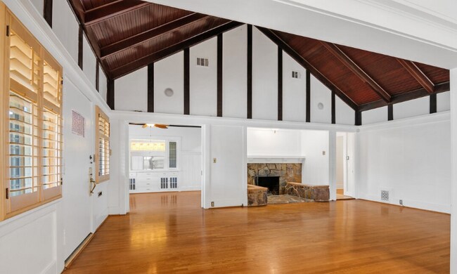 Foto del edificio - 1638 S Van Ness Ave