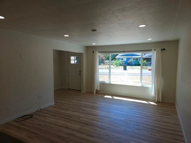 Foto del edificio - 3Bd/2.5Ba Single Story Home-For viewing!