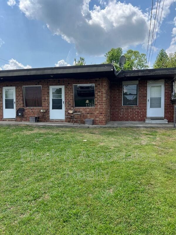 Building Photo - 213 Baker Rd