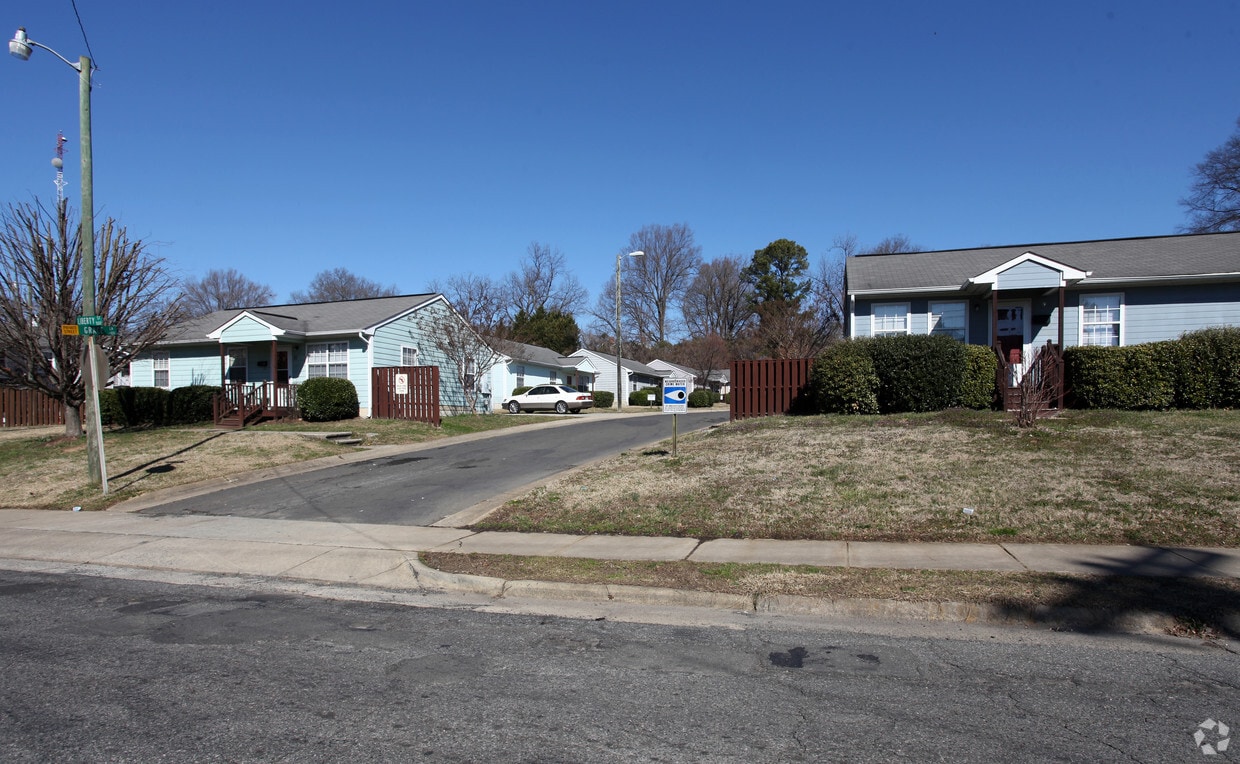 Primary Photo - 1-10 Grace Dr