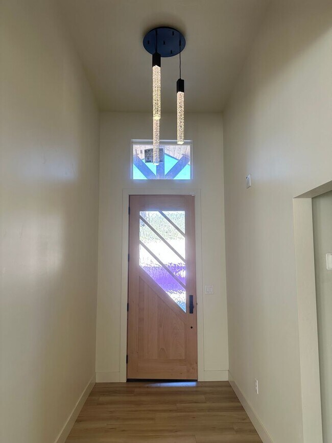 Building Photo - Beautiful New 4 Bedroom Home in Cedar City!