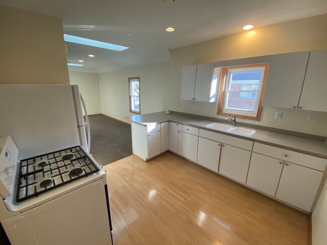 kitchen - 3006 S Wells St