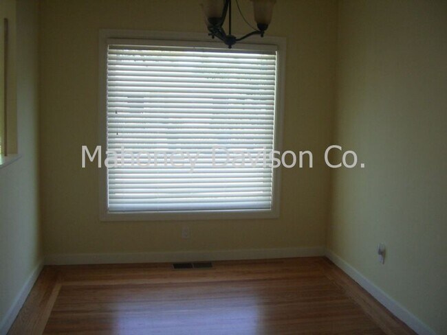 Foto del edificio - 109 Glendon Way