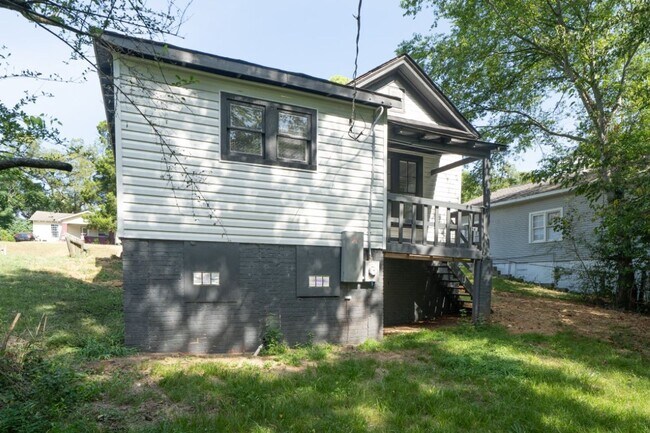 Foto del edificio - 1623 Holbrook Ave