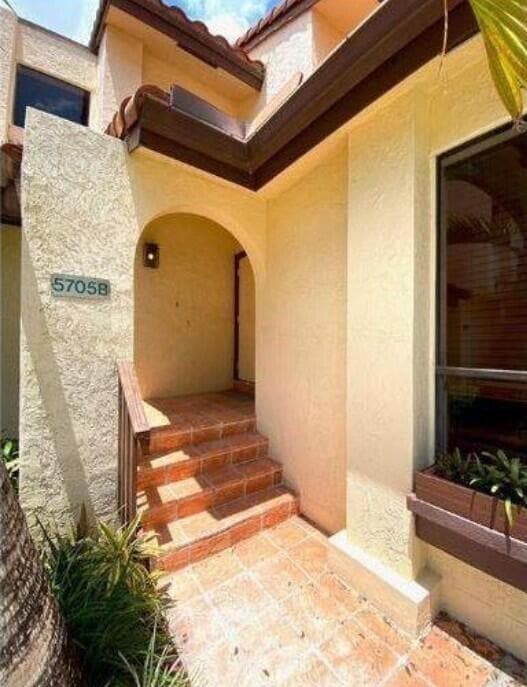 Building Photo - 5705 Fox Hollow Dr