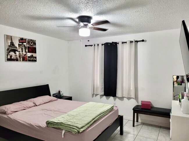 Foto del edificio - 3805 Cortez Cir