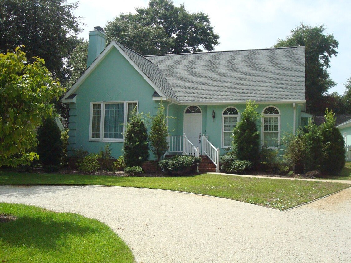 Primary Photo - 24 Pilot House Pl