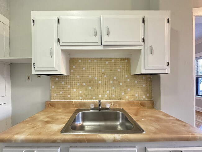 Foto del edificio - 2249 W Wilson Ave