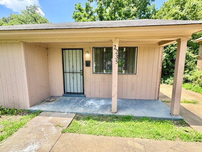 Building Photo - 2235 Charjean Rd
