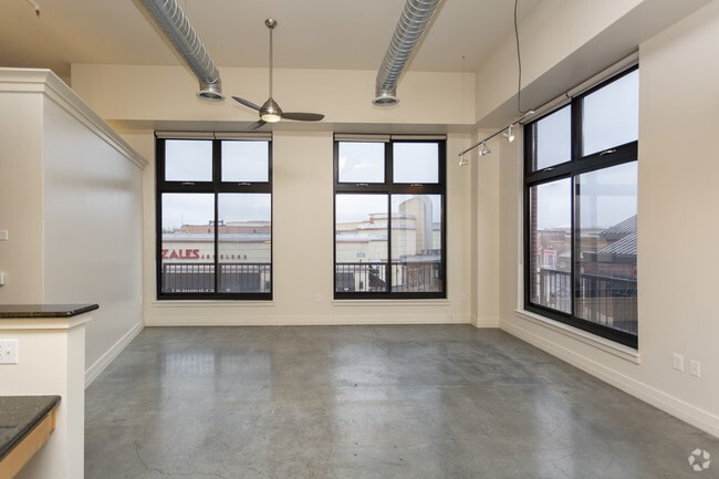 Interior Photo - Zona Rosa