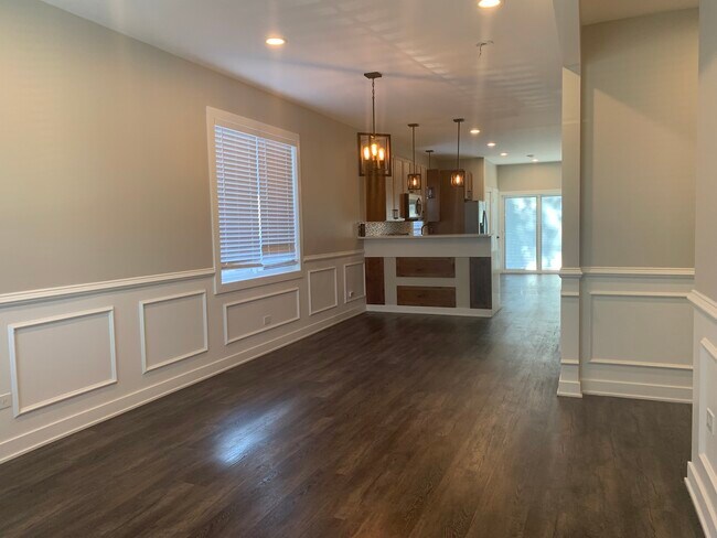 Foto del edificio - 2728 N Newland Ave