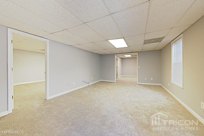 Building Photo - 2183 Sussex Cir