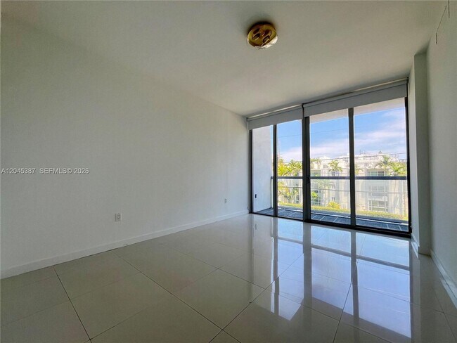 Foto del edificio - 9940 W Bay Harbor Dr