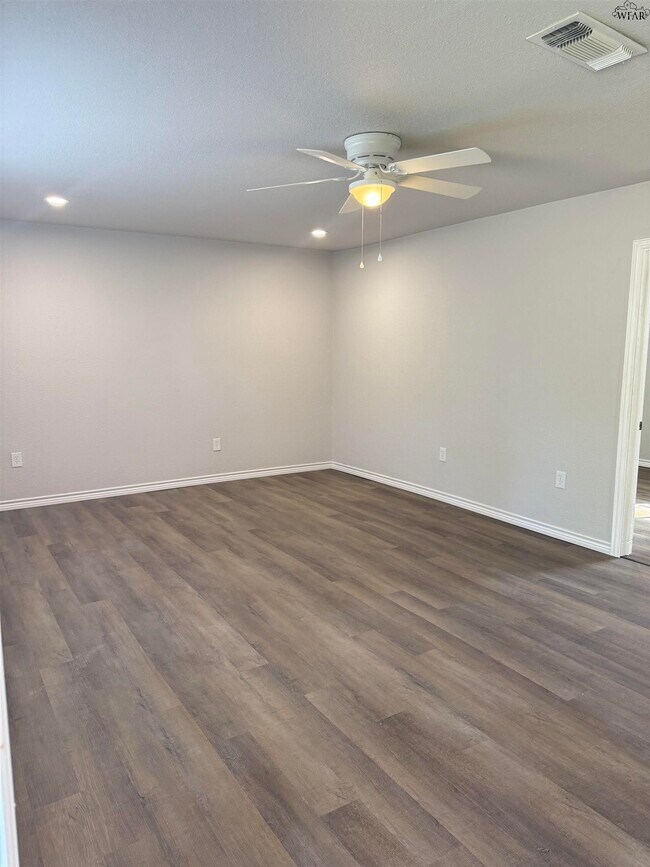 Foto del edificio - 1030 Wesley Dr