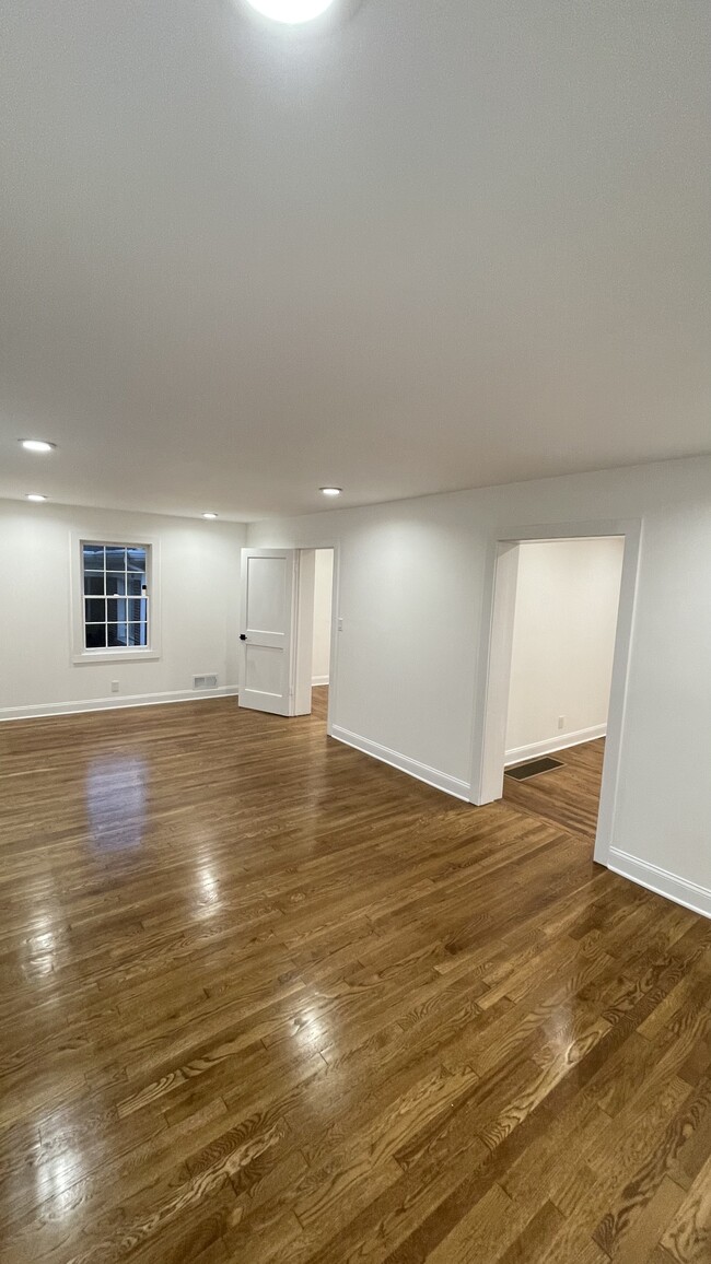 Foyer Entry Room - 667 Ralph McGill Blvd NE