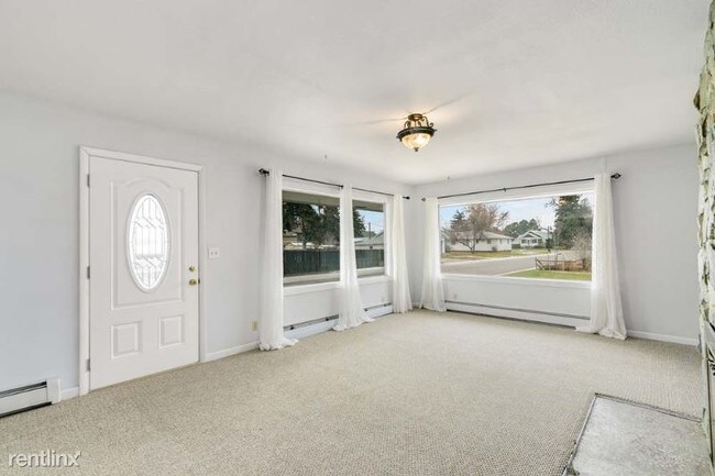 Foto del edificio - 4 br, 3 bath House - 4201 Main Street