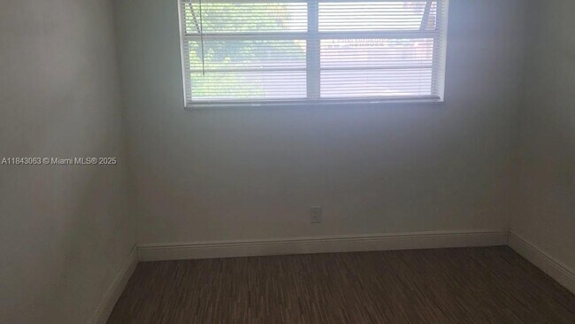 Foto del edificio - 230 SW 11th Ave