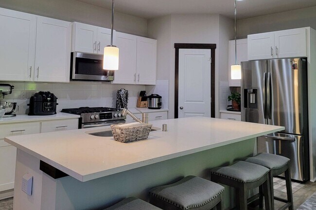Foto del edificio - Available in May - 3bed home at The Reserve – Close to ferries, shopping and dining!
