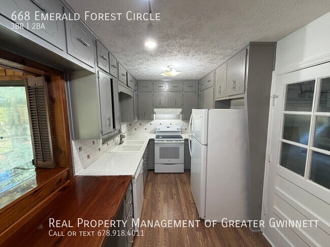 Foto del edificio - 668 Emerald Forest Cir SW