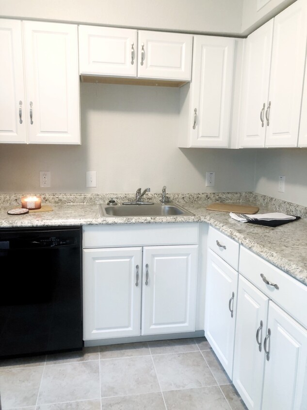 Entry into Kitchen - Cedar Creek Apartments