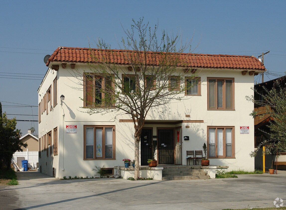 Building Photo - 741 N Heliotrope Dr