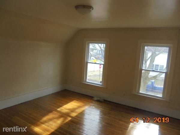 Building Photo - 4 br, 1 bath House - 213 Stutson St