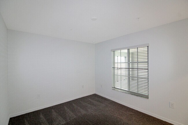 Building Photo - Wellen Park Golf and Country Club Annual Condo for Rent