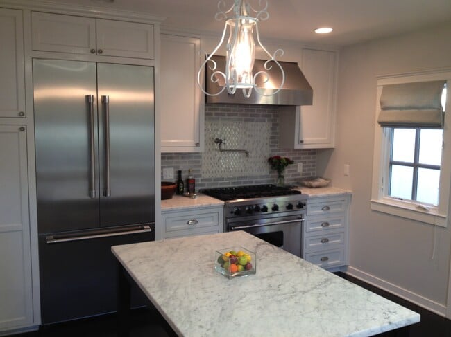 Kitchen - 10337 Northvale Rd