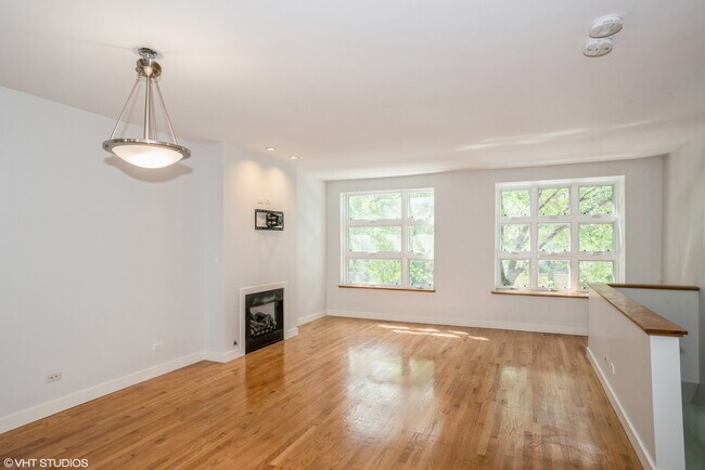 Foto del edificio - 7211 N Oakley Ave
