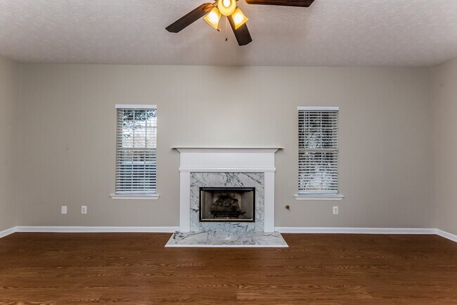 Foto del edificio - 3516 Daventry Ln