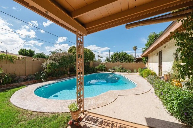 Foto del edificio - 1113 E Balboa Dr