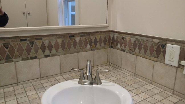 BAÑO - 40 Chestnut Ave