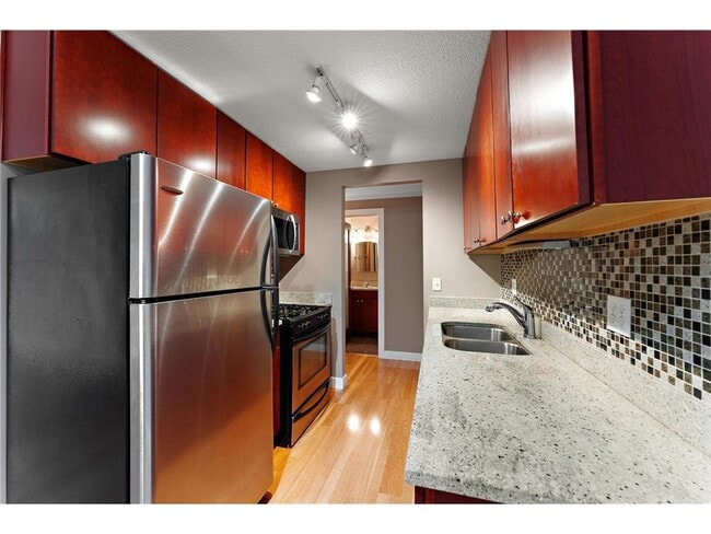 Building Photo - 2800 W 44th St