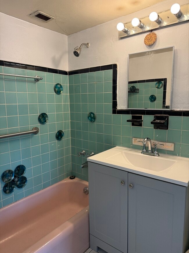 Building Photo - 6484 Indian Creek Dr