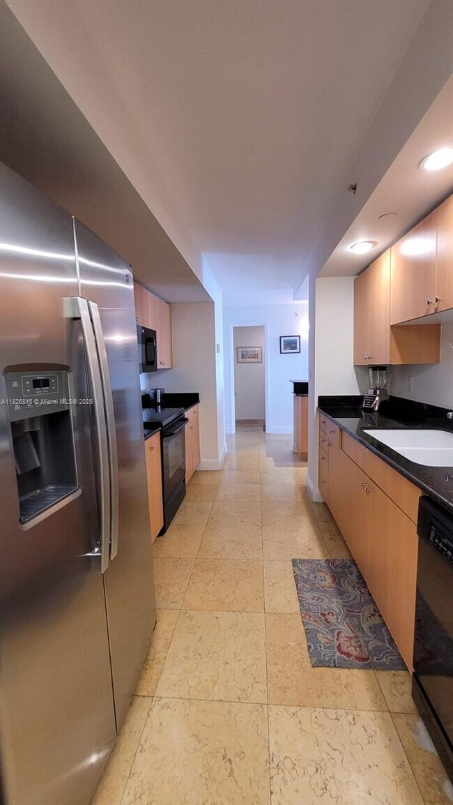Building Photo - 6917 Collins Ave