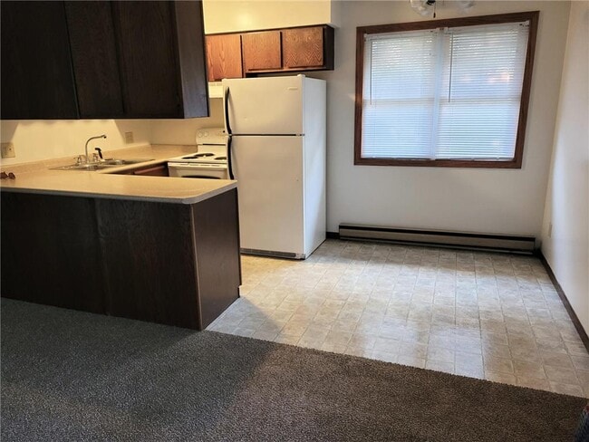 Building Photo - 1325 Henry St