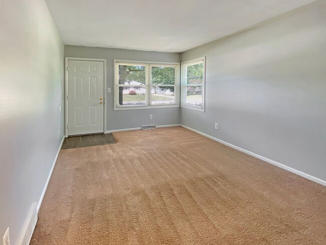 Building Photo - 3330-3332 Gladiola Ave SW