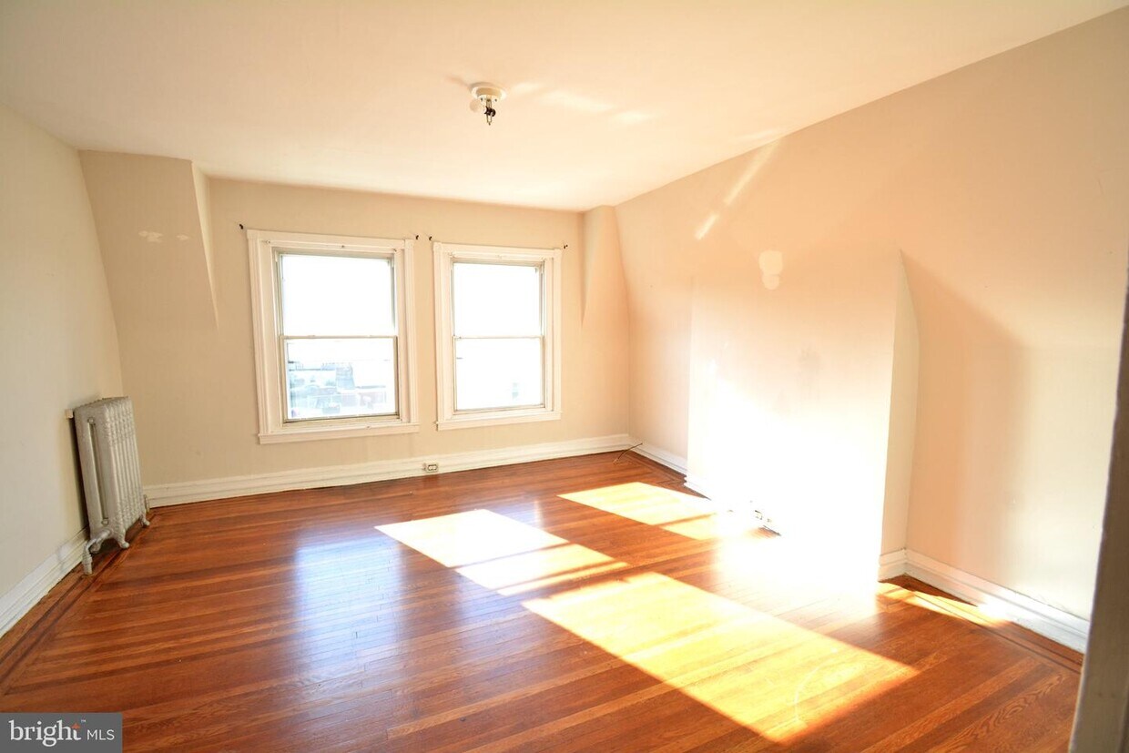 Primary Photo - 5231 Laurens St