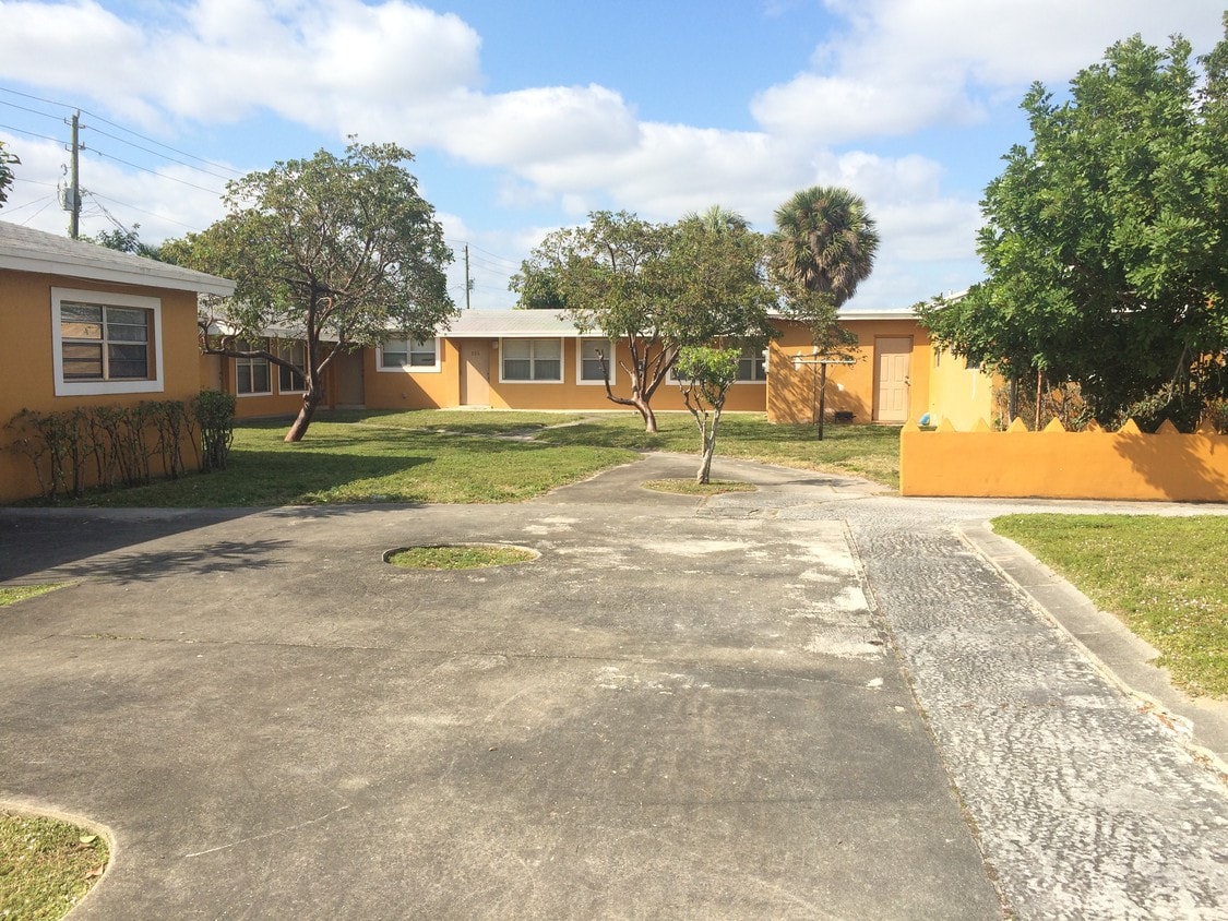 Primary Photo - 240-290 NW 40th St