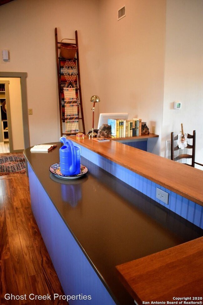 Foto del edificio - 2 br, 2 bath House - 1058 Valley Oak Dr.