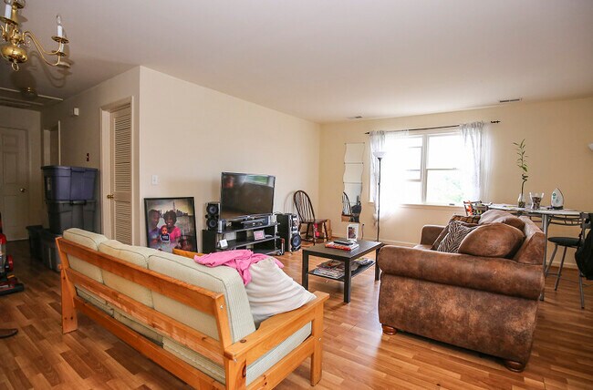living/dining room combo - 78 willow st