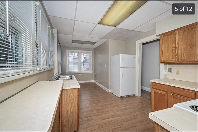 Kitchen - 4370 Eastway St