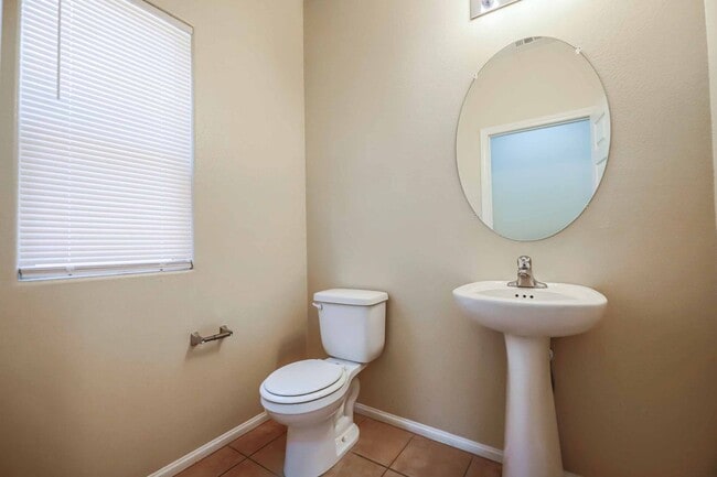 Foto del edificio - UPGRADED 4 BEDROOM HOUSE!