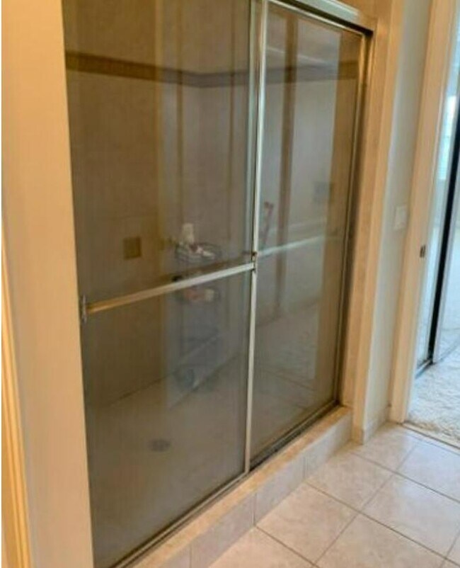 Foto del edificio - 5021 Vine Cliff Way W