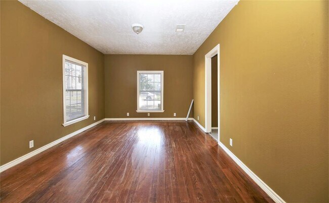 Building Photo - 411 E Gulf St