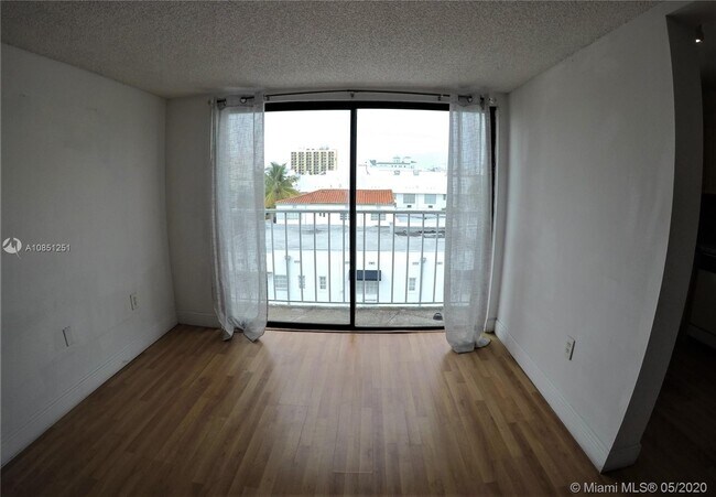 Foto del edificio - 821 Collins Ave