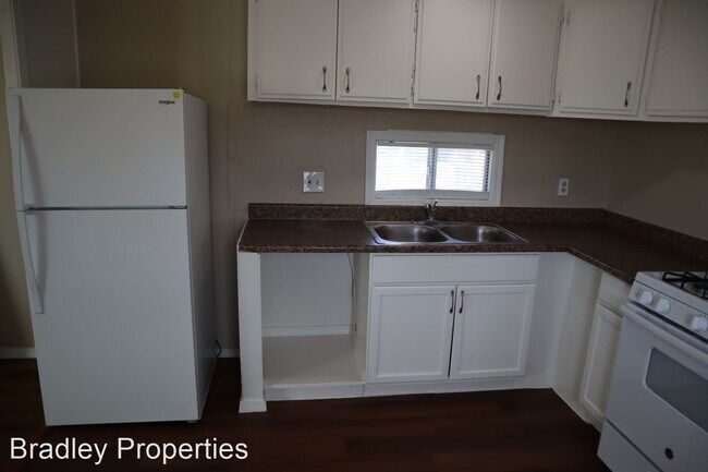 Building Photo - 2 br, 2 bath House - 693 E Lake Drive