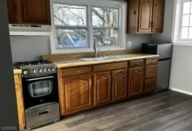 Foto del edificio - 30 Stony Brook Rd