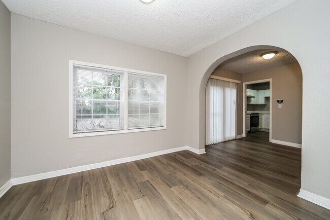 Foto del edificio - 4859 Riverdale Rd