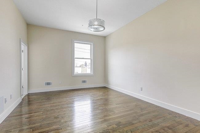 Building Photo - 542 29th St